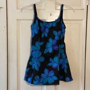🍁Inches Away bathing suit Woman’s size 10
